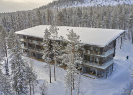 Kurula´s Resort on hirsirakenteinen hotelli Pyhätunturilla