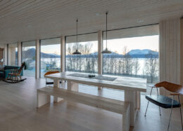 Moderni puutalo Norjassa, htws-ikkunaseinä