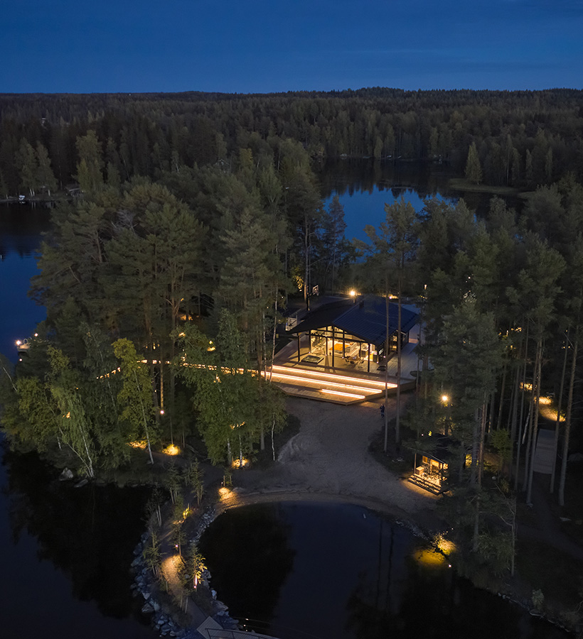 Polar-huvila on Honkatalojen hirsirakenteinen moderni huvila