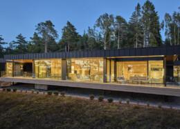 Villa Panorama – yksilöllinen hirsitalo suurilla ikkunoilla